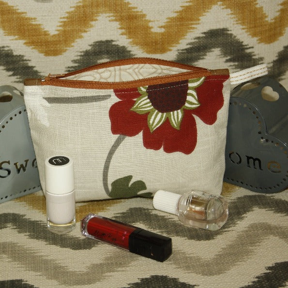 
                  
                    Charger l&amp;#39;image dans la galerie, Trousse ethnique d&amp;#39;appoint Fleur rouge
                  
                