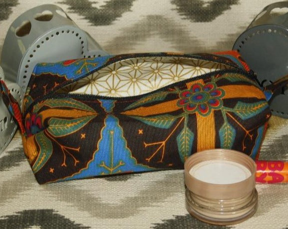 Trousse boite de maquillae ethnique en wax vinyle